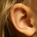 Врачи назвали симптомы приближающихся проблем со слухом